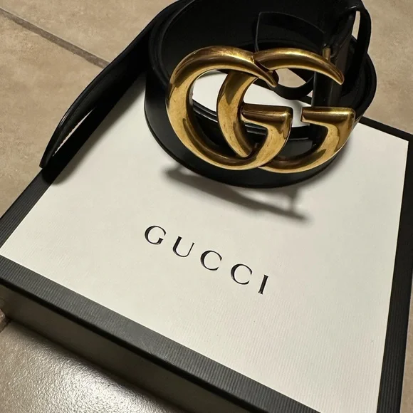 Unisex Gucci Gold and Black Leather Belt with Iconic GG Buckle GUCCI Plus G Brass Buckle Gold Silver Waist Belt Black  main image 3